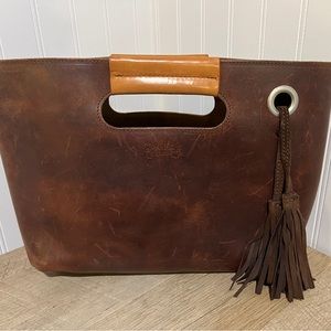 Saddleback Leather handbag with tassel and reinforced handle 💕🫶